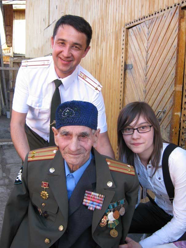 Атнабаев Агзам Касимович с благодарными потомками